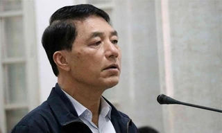 Cựu thứ trưởng công an Trần Việt Tân trong 1 lần hầu tòa. Ảnh: TTXVN