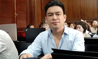 Bác sĩ Chiêm Quốc Thái tại phiên tòa sơ thẩm. Ảnh: Tân Châu