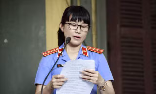 Công tố đang nêu quan điểm vụ ly hôn. Ảnh: Tân Châu.