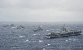 Xem hạm đội Mỹ, Nhật luyện quân trên biển