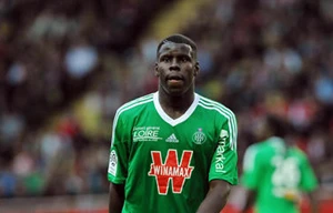 Đạp gãy chân đối thủ, ngôi sao Pháp tiến gần tới... M.U