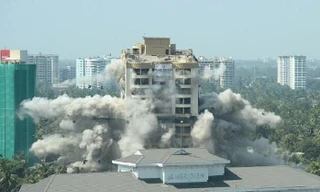 Đánh sập chung cư cao cấp vi phạm môi trường trong tích tắc