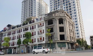 Nở rộ công trình 'cung điện, lâu đài' tự hợp thửa đất liền kề ở Hà Nội