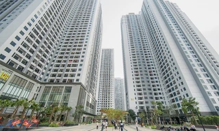 Căn hộ chung cư tăng giá chóng mặt, vợ chồng trẻ càng khó có nhà