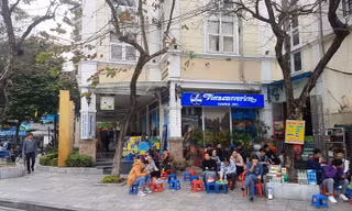 Khung cảnh luộm thuộm tại Trung tâm thông tin văn hóa Hồ Gươm 
