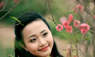 Đầu xuân, giới trẻ Hà thành khoe sắc bên hoa đào