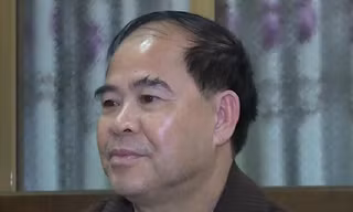 Ông Đinh Bằng My, Hiệu trưởng Trường phổ thông dân tộc nội trú huyện Thanh Sơn vừa bị khởi tố, bắt tạm giam về tội “Dâm ô đối với người dưới 16 tuổi”. (Ảnh: VTV24)