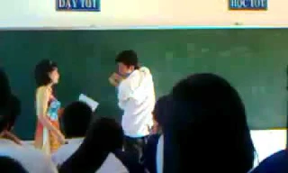 Tin nóng giáo dục: Tranh cãi việc phạt tiền nếu xúc phạm học sinh