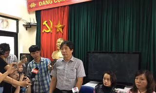 Ông Tạ Ngọc Thắng thông tin về vụ việc tại trường Tiểu học Quang Trung sáng 6/12.