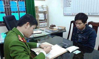 Thanh niên quay lại clip ‘mây mưa’ với nữ giáo viên rồi tống tiền