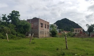 Công trình trái phép 'băm nát' đất di sản