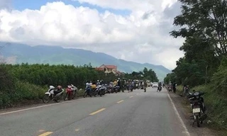 Va chạm với xe tải, hai cha con đi trên xe máy tử vong