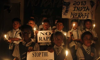 Hàng loạt các cuộc biểu tình nổ ra khắp Ấn Độ yêu cầu chính phủ có các biện pháp bảo vệ phụ nữ và trẻ em gái khỏi nạn cưỡng hiếp