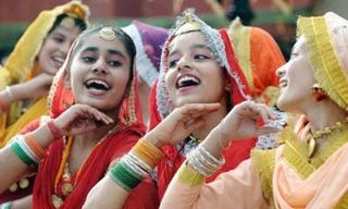 Ấn Độ cổ động sinh con gái