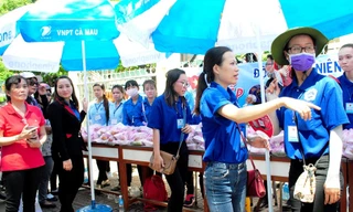 Tiếp sức sĩ tử vùng sông nước Cà Mau