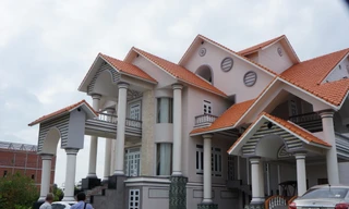 Kính cường lực bị trúng đạn