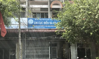 Buộc thôi việc nữ Phó phòng đi nước ngoài rồi không về