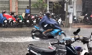 Ảnh hưởng bão số 1: Sóng đánh trôi bè, mưa nhiều nơi ở Cà Mau 