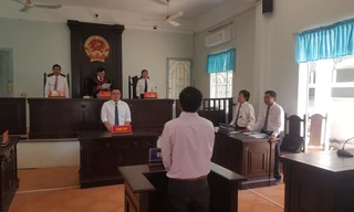 Tiến sĩ lừa tình hàng loạt phụ nữ, có nhiều con rơi được giảm án