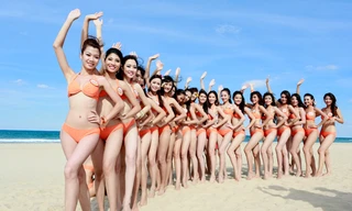 Người đẹp bay bổng cùng sóng nước