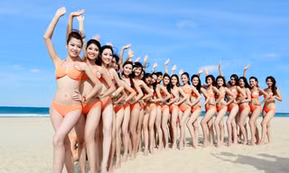 Người đẹp bay bổng cùng sóng nước