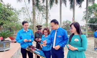 Quét mã QR trải nghiệm tham quan di tích lịch sử đất Tổ