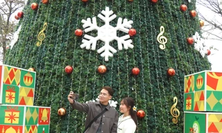 Giới trẻ Phú Thọ nô nức 'check in' dịp Giáng Sinh 