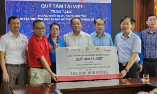 'Cùng Tiền Phong nâng bước em tới trường' trao tặng 500 triệu đồng cho học sinh Lào Cai 