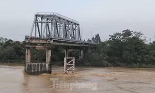 Đề xuất xây cầu Phong Châu mới có 6 làn xe