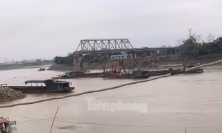 Sẵn sàng tháo dỡ phần còn lại của cầu Phong Châu