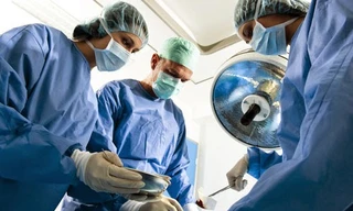 Điều trị ung thư đường tiêu hóa thì phẫu thuật chiếm vai trò chủ đạo và là lựa chọn hàng đầu. Ảnh minh hoạ: Internet