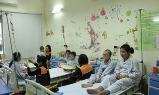 Bệnh nhân Thalassemia điều trị tại Viện Huyết học và truyền máu TƯ. Ảnh: Internet