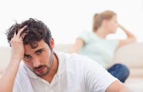 Nhiều nam giới tốn tiền triệu để mua các loại thuốc bôi, uống... được quảng cáo giúp tăng kích cỡ "cậu nhỏ", nhưng theo các bác sĩ chúng thực sự không có hiệu quả. Ảnh minh họa: Internet