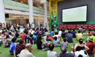 Xem bóng đá liên tục có thể sẽ gây bệnh cho mắt. Ảnh minh họa: Internet