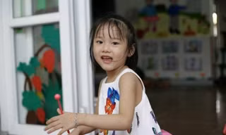 Bé Hải An, 6 tuổi, bị ung thư và đã đồng ý hiến tặng giác mạc của mình trước khi qua đời. 