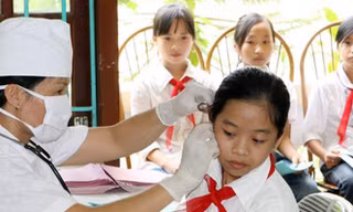 Theo quy định mức đóng BHYT hàng tháng của học sinh, sinh viên bằng 4,5% mức lương cơ sở (tức là 4,5% x 1.390.000 đồng/tháng). Trong đó, học sinh, sinh viên chỉ cần đóng 70% chi phí, còn 30% còn lại sẽ được nhà nước hỗ trợ. Ảnh minh hoạ: Internet