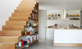 Bếp xinh dưới gầm cầu thang