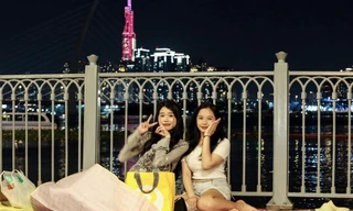 Mua bạt ngồi chờ xem pháo hoa ở trung tâm TPHCM