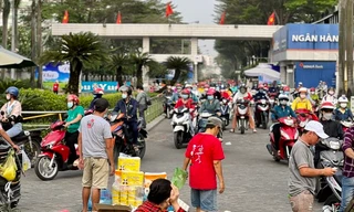 Công nhân điêu đứng vì giảm giờ, mất việc