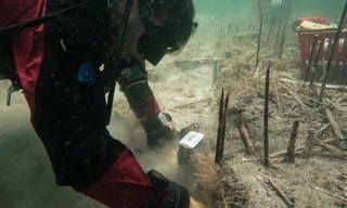 Ngôi làng cổ nhất châu Âu hiện ra giữa hồ sau 8.000 năm mất tích