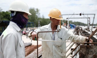 Hối hả trên công trường cao tốc Bến Lức - Long Thành