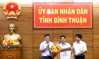 Thanh long Bình Thuận vinh dự đón nhận Bằng Kỷ lục Châu Á