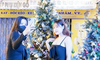 Xóm đạo lớn nhất TPHCM tấp nập người đi chơi Noel sớm
