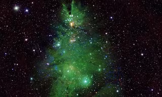 NASA công bố hình ảnh 'cây thông Noel' lấp lánh giữa Ngân hà