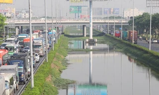 Hình ảnh ùn ứ ở cửa ngõ phía Đông, Tây TPHCM trưa 30-12