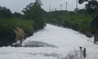 Chủ tịch Đồng Nai: Làm rõ vụ dòng nước nổi bọt trắng xóa, hôi nồng nặc tràn vào khu dân cư