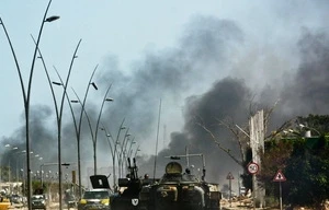 NATO tiến hành hàng loạt vụ không kích vào Sirte