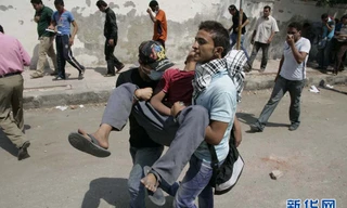 Chống biểu tình, 40 cảnh sát bị thương