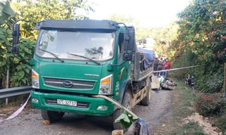 Ngã xe máy, thầy giáo bị xe tải cán tử vong thương tâm