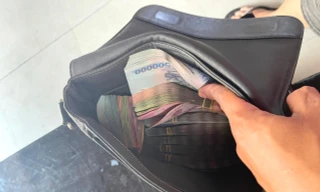 Chủ quán cơm trả lại gần 1 tỷ đồng cho khách bỏ quên